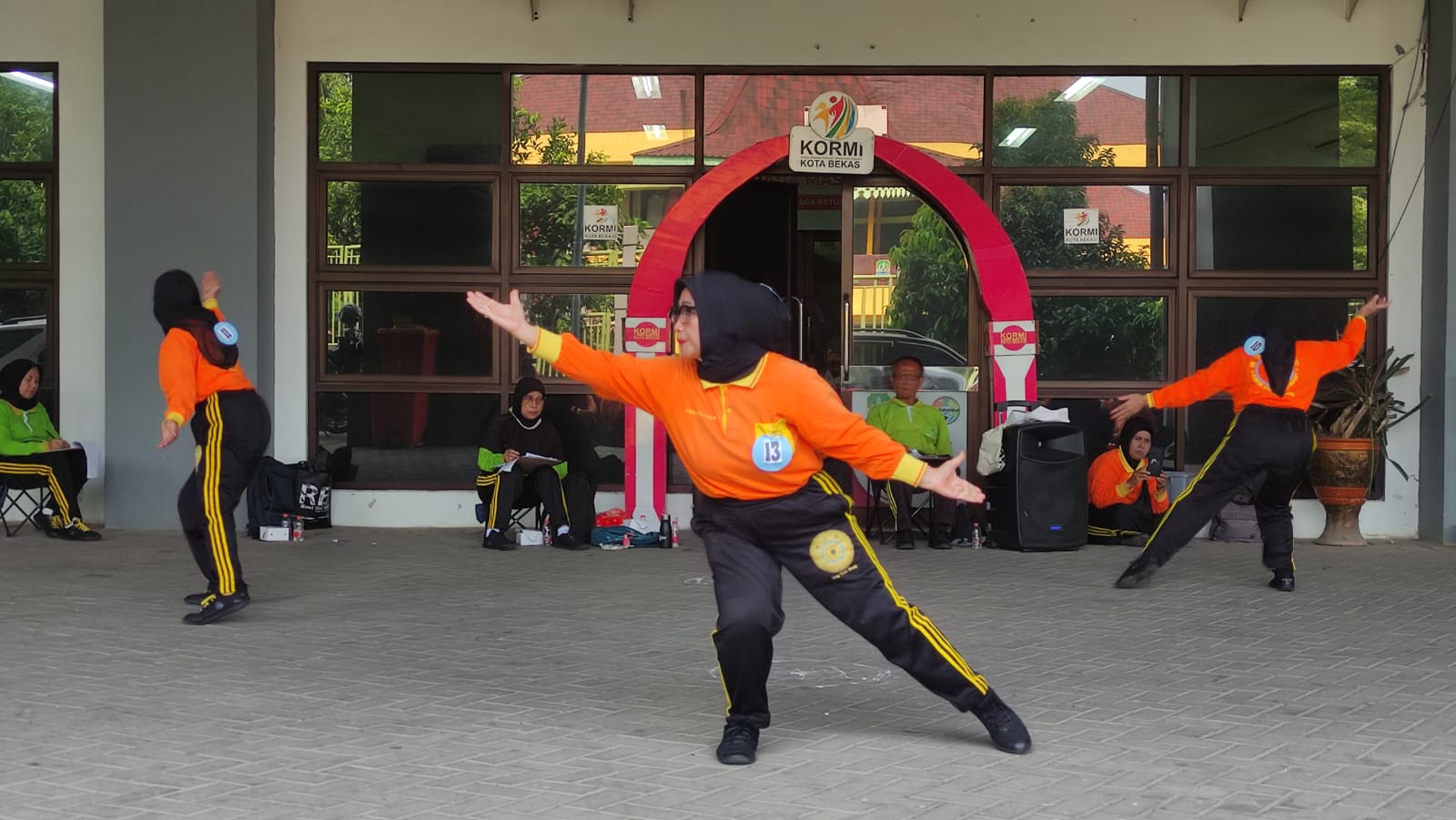 Semangat Lansia KotA Bekasi Tak Kendur, Komunitas Ling Tien Kung Gelar Lomba di Stadion Patriot