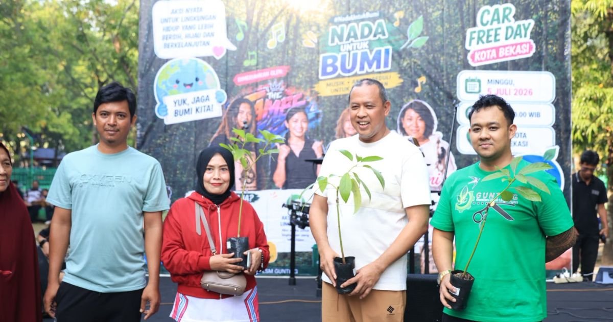 Wali Kota Bekasi Dukung Gerakan Hijau, GUNTING Bagikan Ratusan Bibit Pohon di Hutan Kota