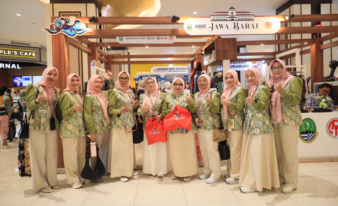 Wiwiek Hargono Dampingi Delapan UMKM Kota Bekasi Tampil di Panggung Nasional HUT Dekranas