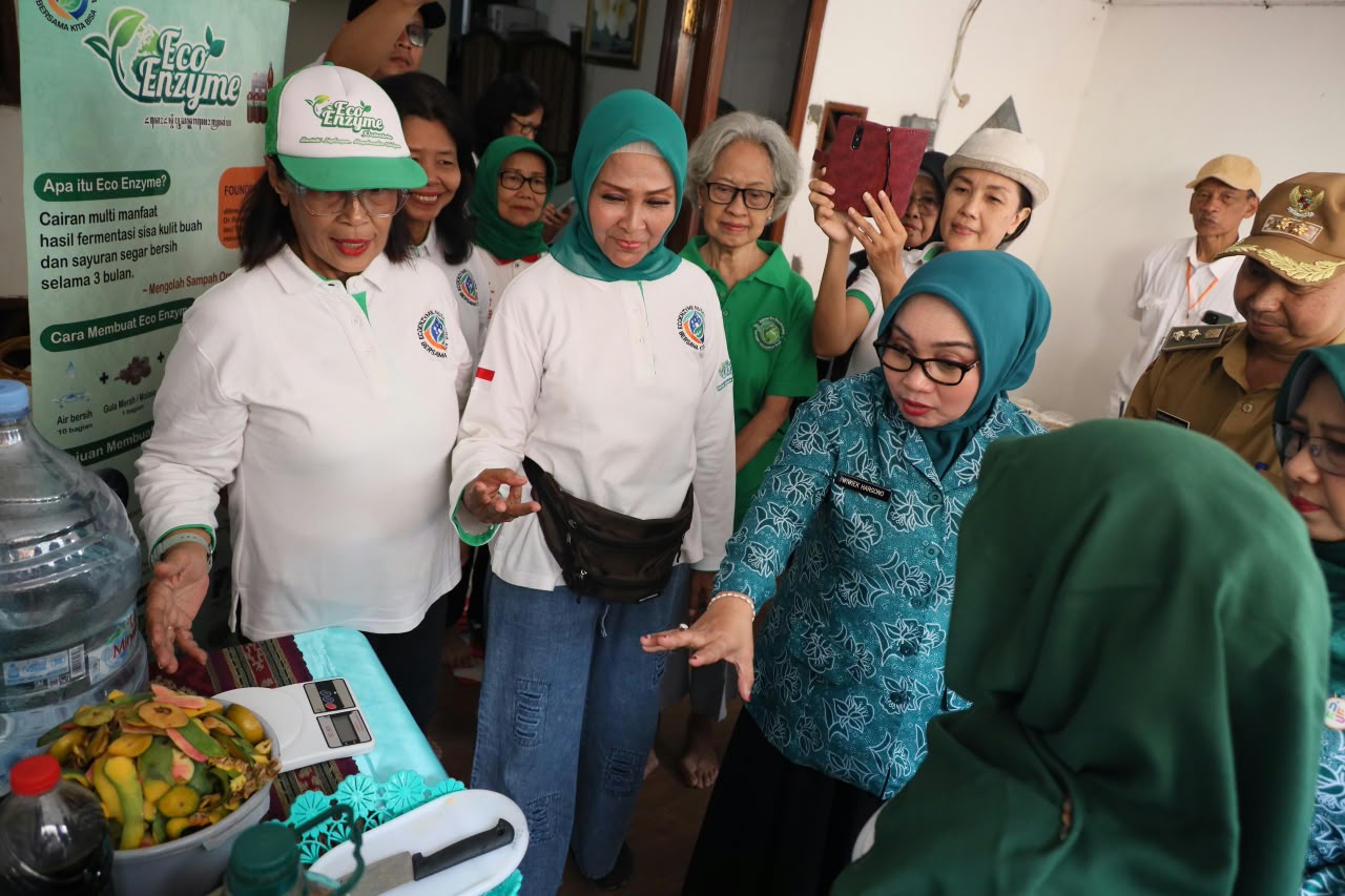 Wiwiek Hargono Apresiasi Kreativitas Warga Bekasi Barat Kelola Limbah Jadi Bernilai Ekonomi
